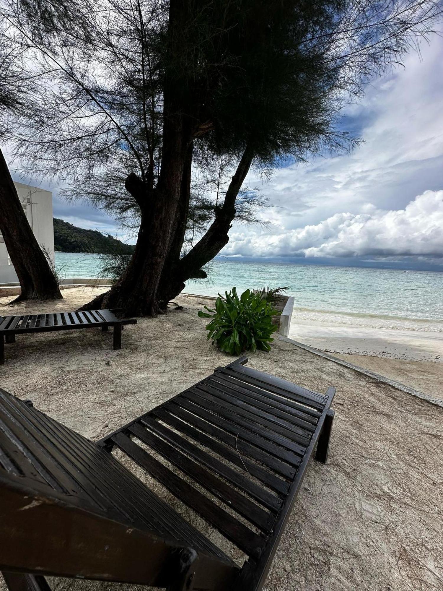 Beach Resort - Arwana Perhentian Besar Kampung Kuala Besut Exteriör bild
