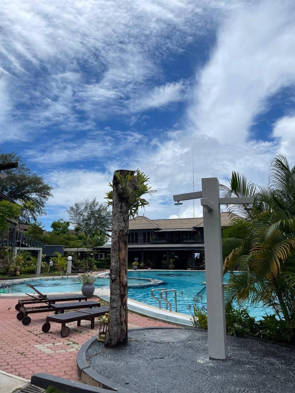 Beach Resort - Arwana Perhentian Besar Kampung Kuala Besut Exteriör bild