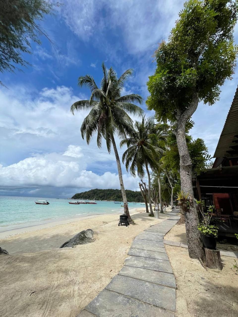 Beach Resort - Arwana Perhentian Besar Kampung Kuala Besut Exteriör bild