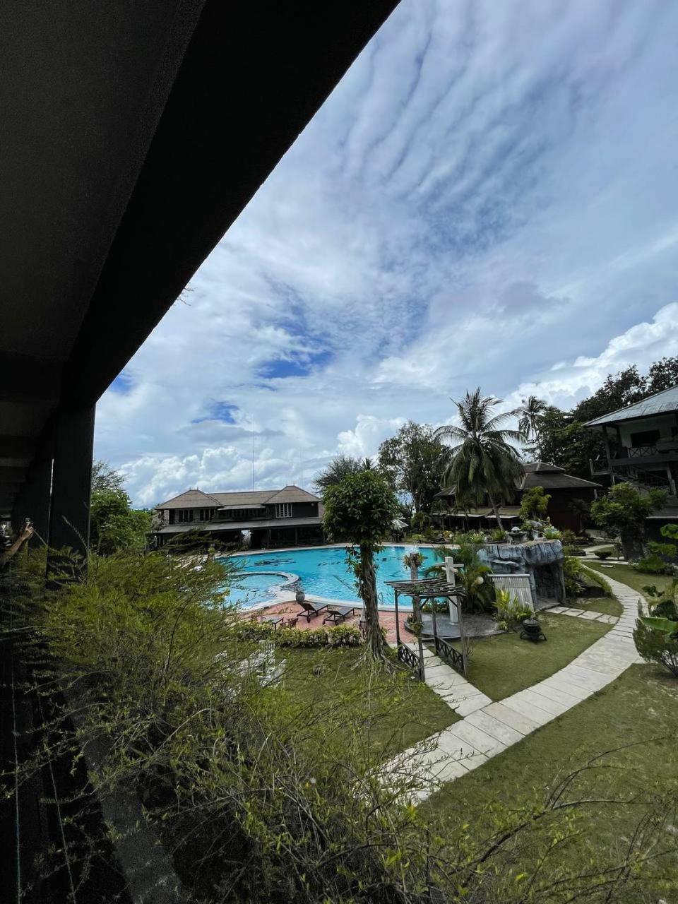 Beach Resort - Arwana Perhentian Besar Kampung Kuala Besut Exteriör bild