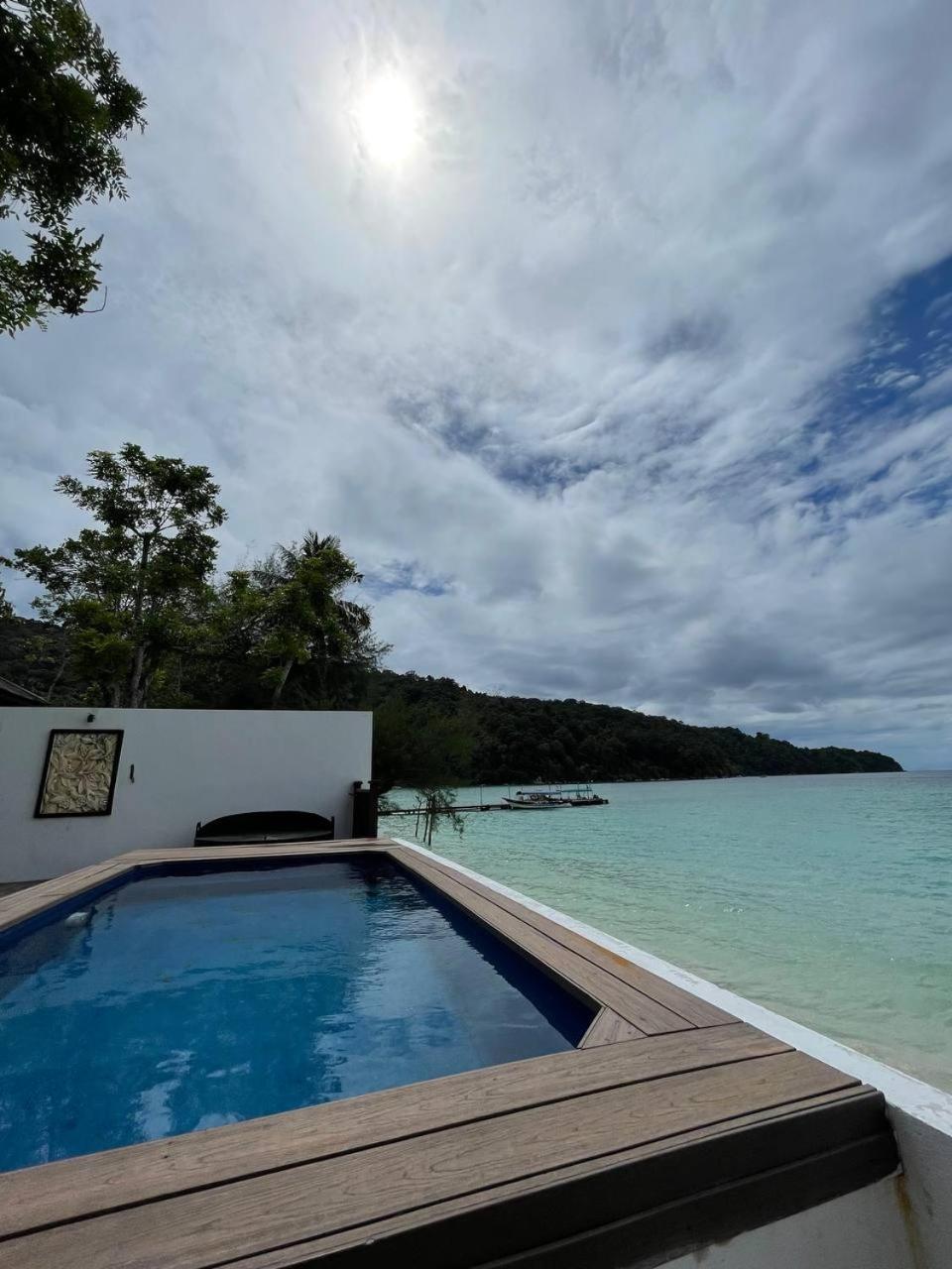 Beach Resort - Arwana Perhentian Besar Kampung Kuala Besut Exteriör bild