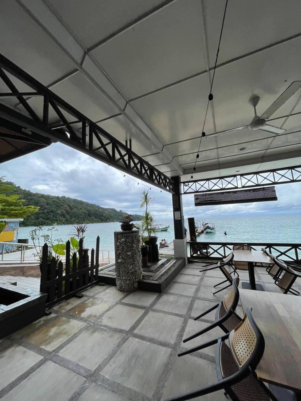 Beach Resort - Arwana Perhentian Besar Kampung Kuala Besut Exteriör bild