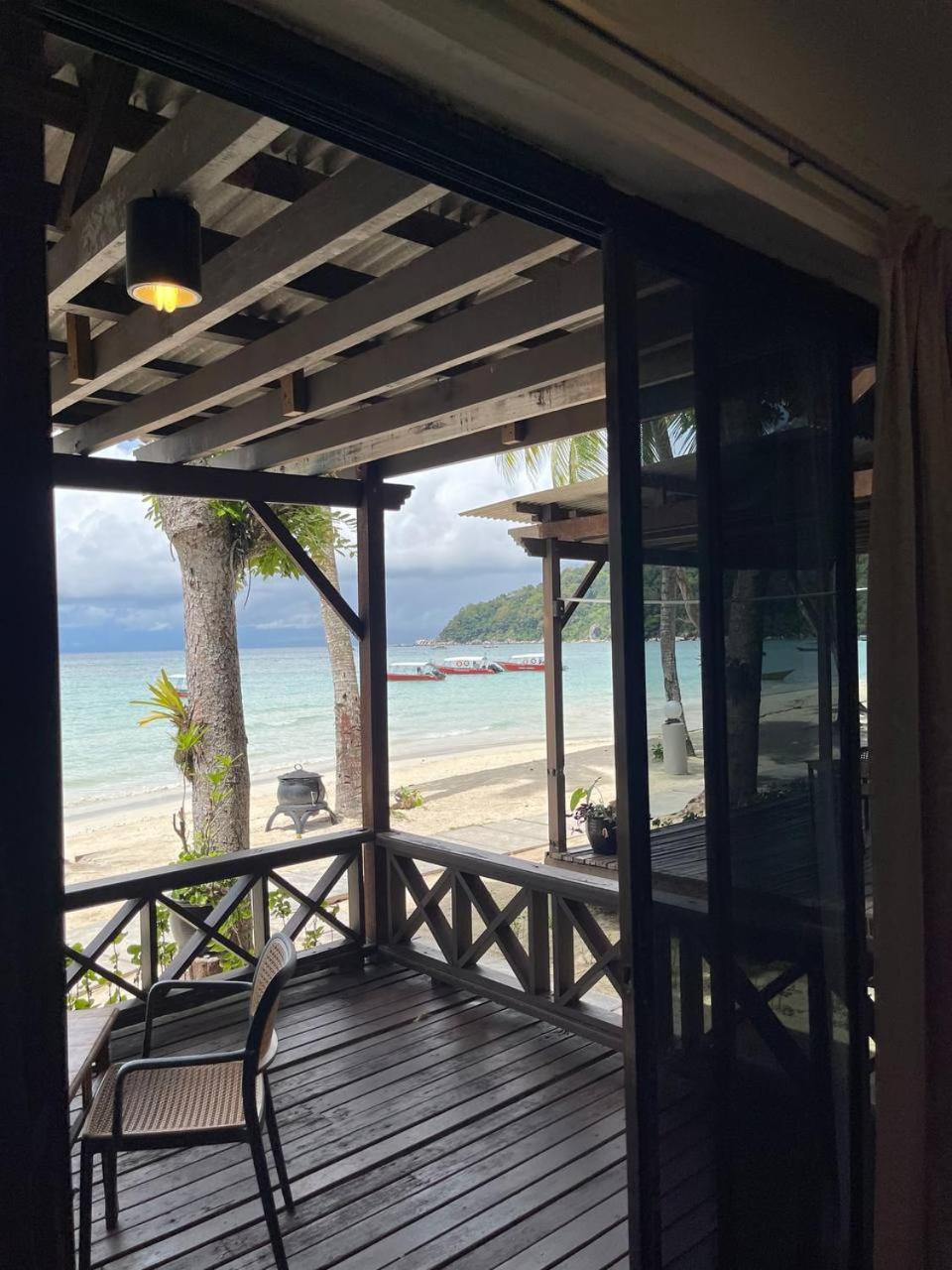 Beach Resort - Arwana Perhentian Besar Kampung Kuala Besut Exteriör bild