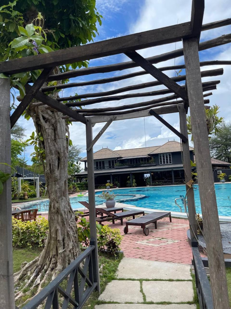 Beach Resort - Arwana Perhentian Besar Kampung Kuala Besut Exteriör bild