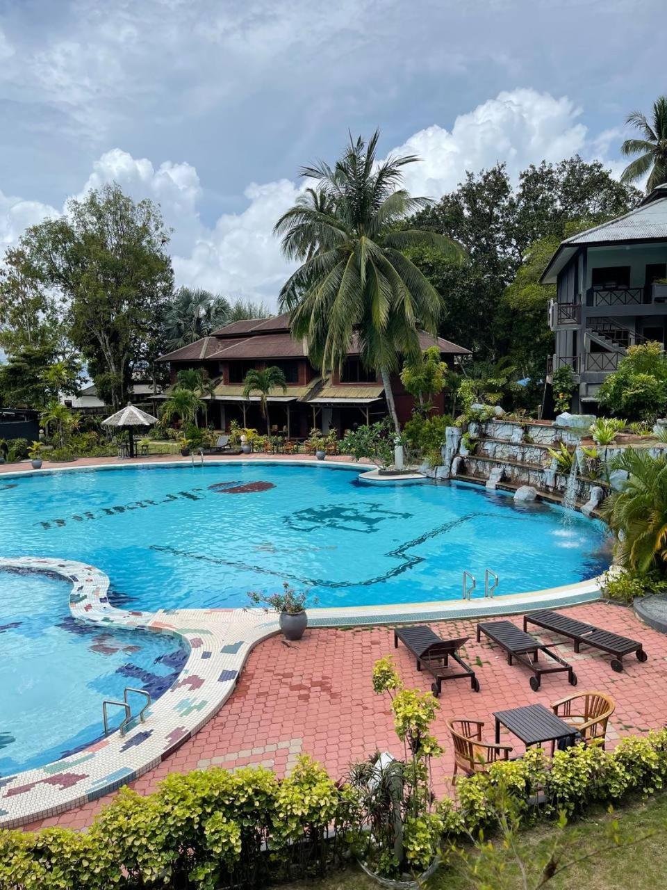 Beach Resort - Arwana Perhentian Besar Kampung Kuala Besut Exteriör bild