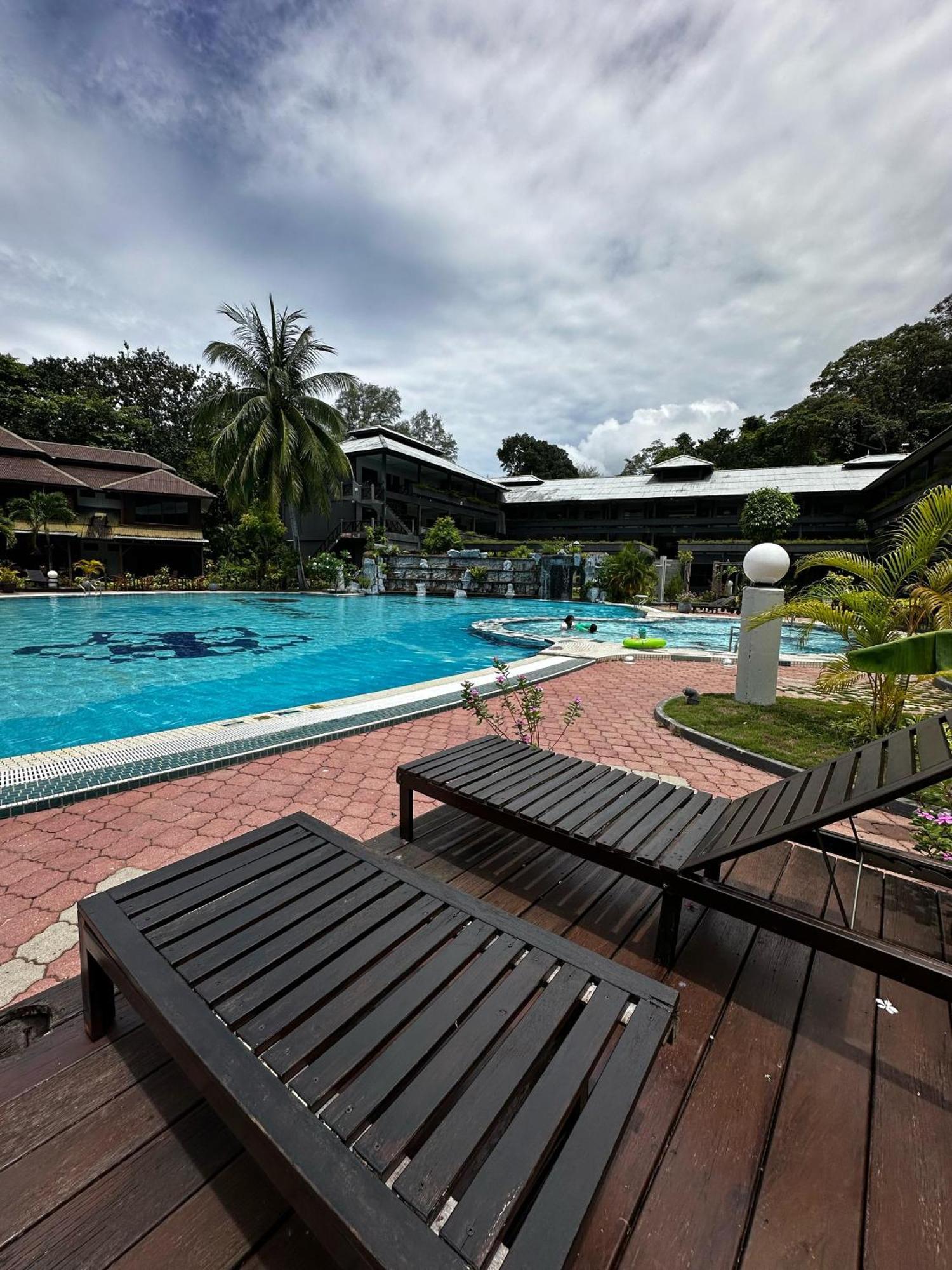 Beach Resort - Arwana Perhentian Besar Kampung Kuala Besut Exteriör bild